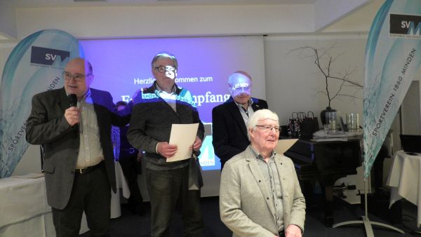 70 Jahre Mitgliedschaft : für Eleonore Gertges in Vertretung ihr Mann Horst, Erich Seifahrt und vorne Kurt Wenke