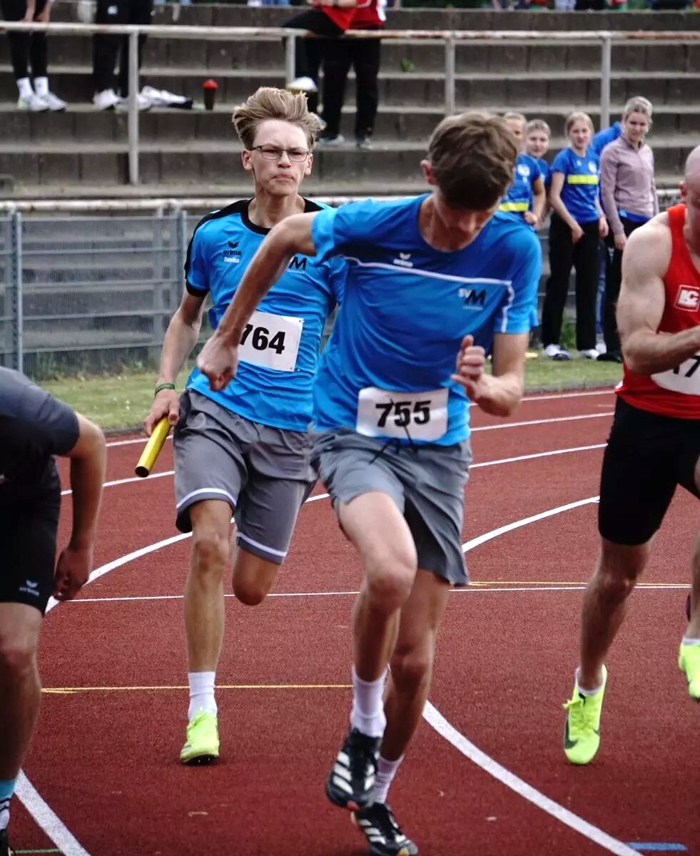 Staffelwechsel 4x100 Fynn Zwiefka auf Florian Boger
